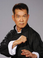 他扒下我的内裤就进去了视频
